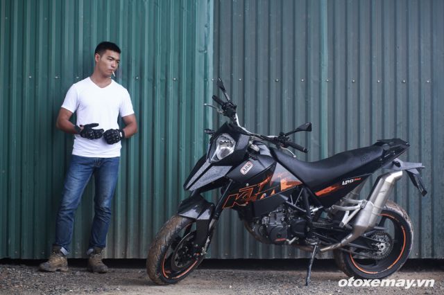 Nghịch Supermoto 690RM S bản hiếm ở Việt Nam